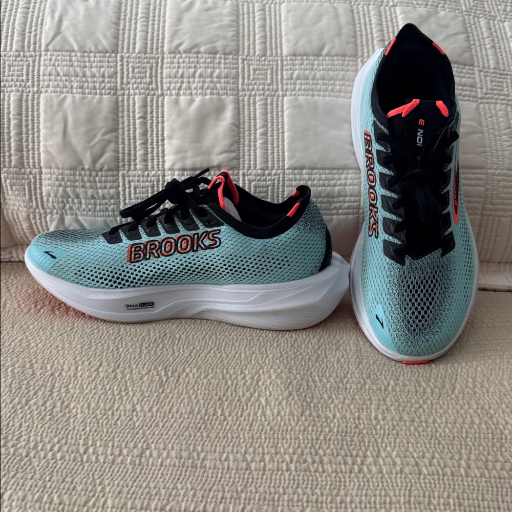 Brooks Hyperion Athletic Shoes in Teal and Black